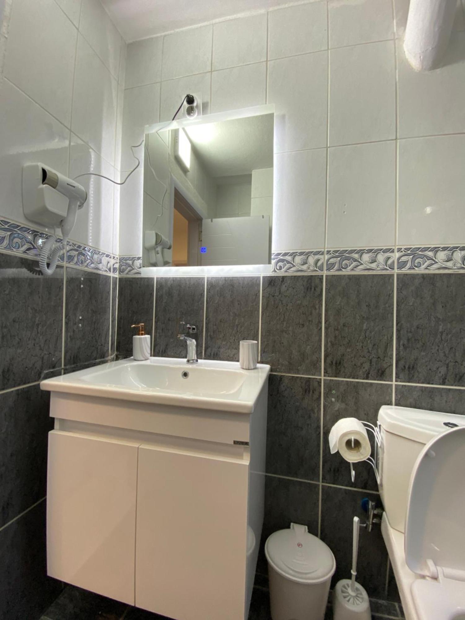 Hotspot Apartments - City Center Pristina Eksteriør bilde