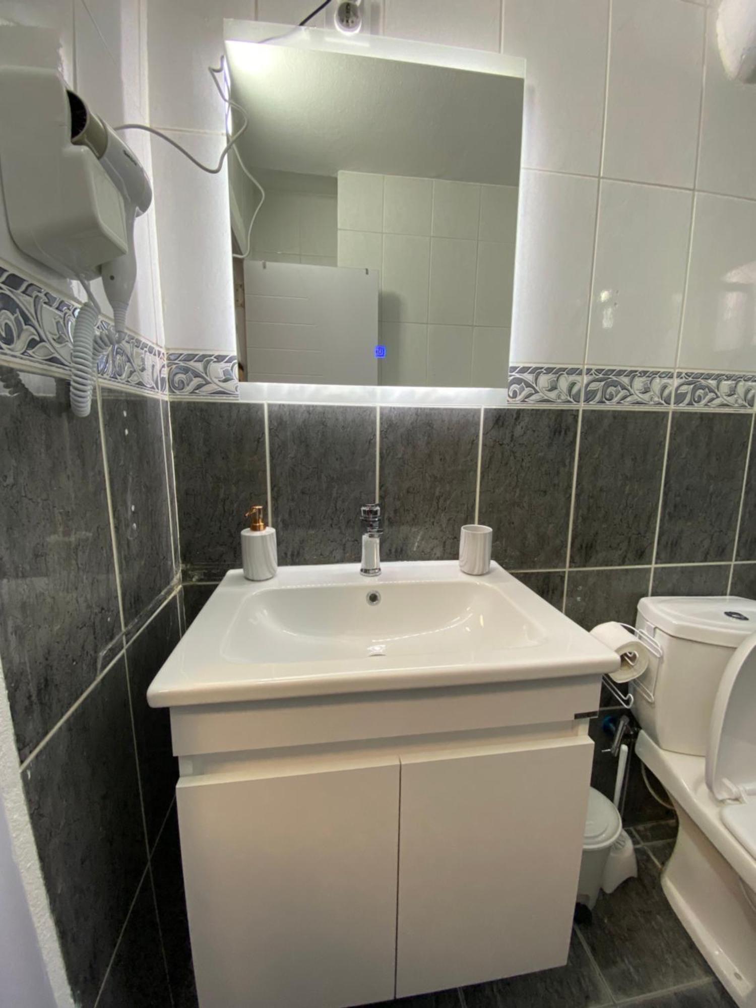 Hotspot Apartments - City Center Pristina Eksteriør bilde